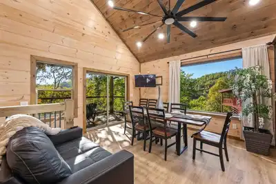 Image de Rustic RidgeView: Hot Tub, Grill, Foosball & More!