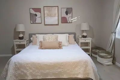 Image de 3br/2ba King Suite • Pet Friendly • Dog Park • Gated • Near Entertainment Dist