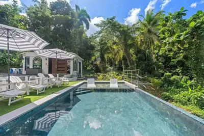Image de Private Rainforest Home/4br /Sleeps 12/Heated Pool