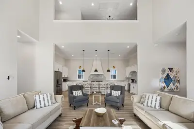 Image de New 5br Modern Villa • Sleeps 14 • Heart of Dallas