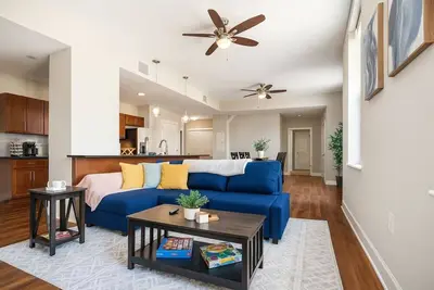 Image de Luxe Downtown Suite | Stadiums · Casino · R&R Hall