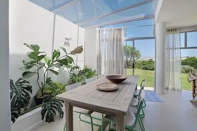 Beachfront, Sea Views, WiFi, Fireplace, 1-Min Walk