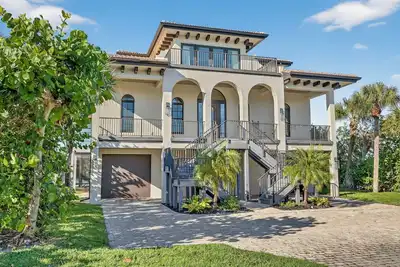 Image de Exquisite home moments to the beach