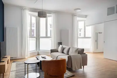 Image de Blueground | Hernals, balcony, nr Rathaus