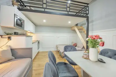 Image de Homely|Central 52m2 Apt|Elevator|Self Check-In