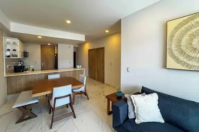 Image de Modern Apartment with Top Amenities · Prime Santa Fe Location · 2br/2ba