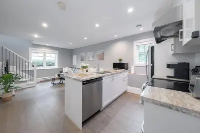 Image de Brand New Stylish two Bedroom Suite in Prestigious Shaughnessy