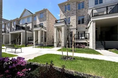 Image de Resort Vibes, townhouse feels like bungalow.