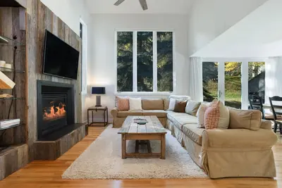 Image de New Listing! Updated Family Townhome on Quiet Eagle Vail Golf Course | Near Vail & Beaver Creek