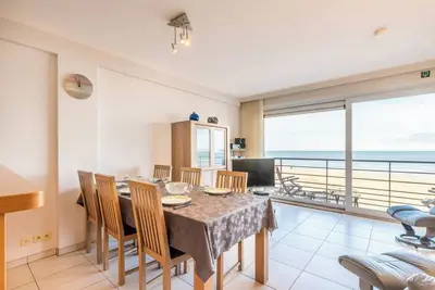 Image de Appartement de style avec vue sur la mer