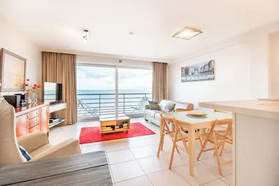 Image de Bel appartement avec vue frontale sur la mer