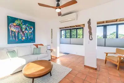 Image de Relax & Unwind at This 2br Beach Haven — Walk to Water!