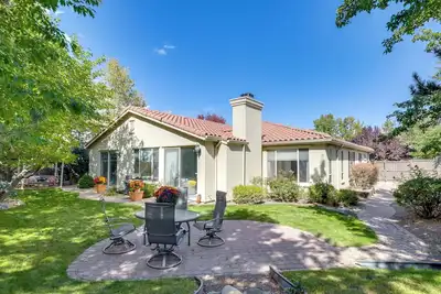 Image de 13 Mi to Slopes: Cozy Home w/ Fenced Yard in Reno