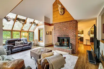 Image de 6 Mi to Okemo! Family Townhome in Lakeside Resort