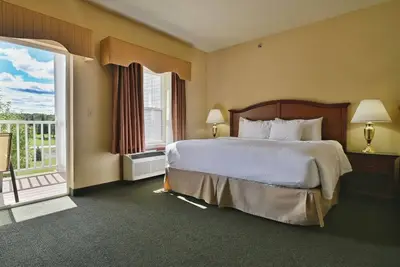 Image de Peaceful Getaway! 2 Coy Riverside Suites w/ Pool & Gym Access! Free Parking!