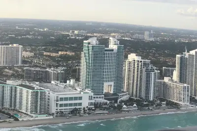 Image de New condo on the beach