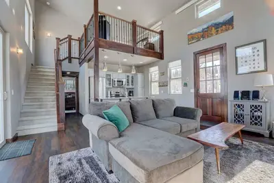 Image de Modern, Secluded Cabin with Mountain Views