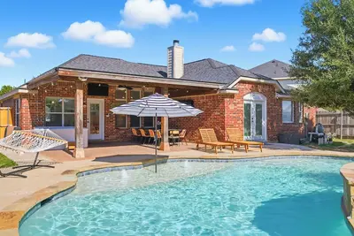 Image de Spacious 5br Family Oasis - Pool, Hot Tub & Game Room
