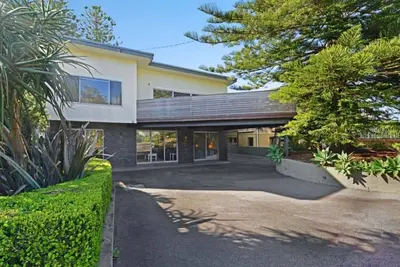 Norfolk Beach House - Modern