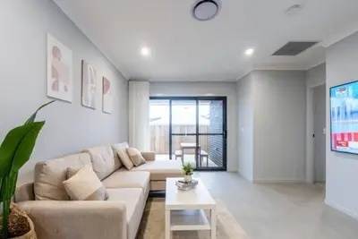 Image de Where Spring Lives — A Quiet Home in the Suburbs