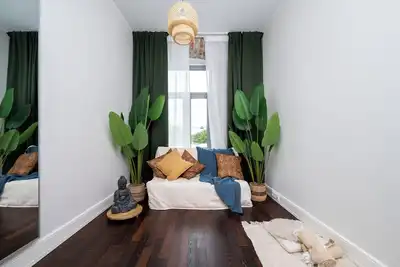 Image de 2br Apartment w/ Yoga Room, Ps5 & 75” Smart Tv