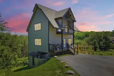 Image de New Build 3br Escape: Indoor Pool, Hot Tub & Games for Everyone