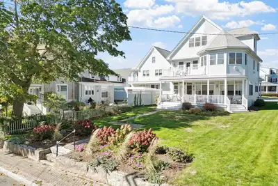 Image de Brand New Listing! Spacious 5bd Beachfront Retreat--Central A/C, Outdoor Shower, Right on Onset Beach