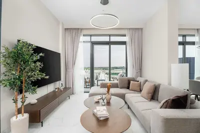 Image de Elegant 3br & City Skyline View, Azizi Greenfield