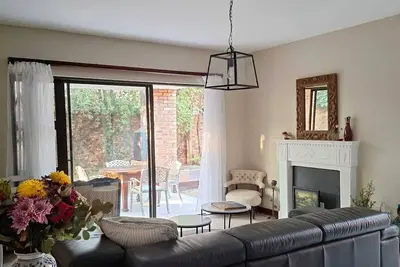 Image de Secure 4-Bedroom Lakeside Cottage – Monthly Rental in Pretoria, South Africa