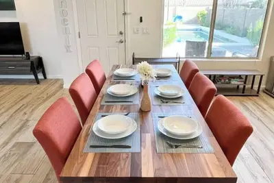 Desert Oasis with Pool & Pool Table Full Kitchen