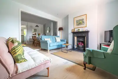 Image de Dragonfly Cottage is a two bedroom bright and airy terraced cottage, located in the centre of Holt a