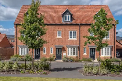 Image de Immaculately presented, The Middle House is a modern three storey, three bedroom property which has