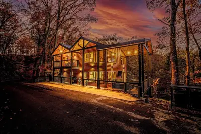 Image de Cabin Getaway • Cozy Fireplace, Game Room, & Hot Tub Near Gatlinburg