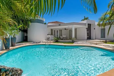 Image de Spacious Dorado Home | Pool, Bbq & Gated Comfort