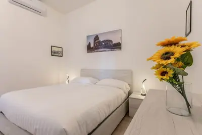 A Casa di Max - Battistini Station [Metro A]