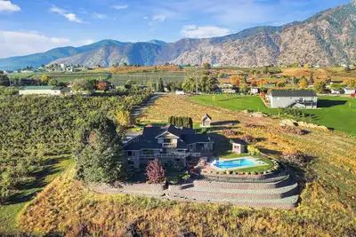 Image de Manson Getaway with Pool that boasts stunning views of 3 Lakes