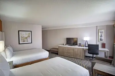 Image de Family Friendly Stay! 2 Units w/ Free Breakfast, Parking and Airport Shuttle!