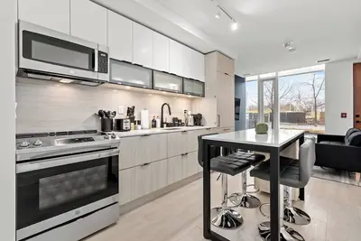 Image de Modern 3br/2. 5bt Home right by Distillery District