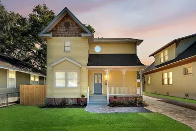 Image de Belmar House w/ Guest House ⟶ Walk to Lake & Shops