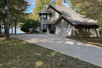 Image de Waterfront Lake Anna Getaway - 3br, 2. 5ba w/ Kayaks, Firepit, & Family Fun