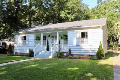 Image de Modern Cottage• Midtown Mobile• 3br, 1ba• Screened Porch with Ping Pong• Near Dt