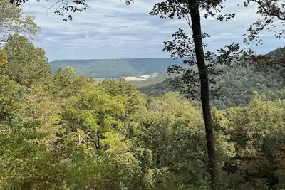 Image de Secluded House on Cumberland Plateau with breathtaking views nestled on 60 Acres