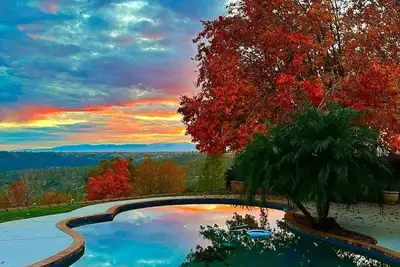 Image de Private 11-Acre Getaway in Redding w/Pool, Hot Tub & Panoramic Shasta Views