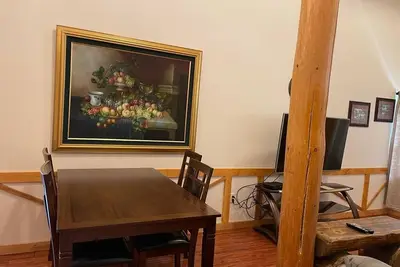 Image de Charming 2 - Bedroom Cabin Suite with pool, Hot tub, Basketball, Volleyball. . .