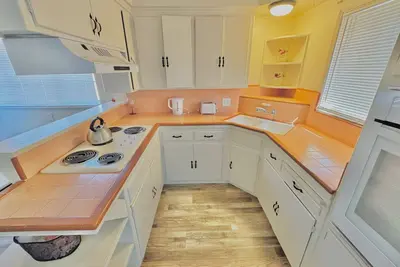 Image de Bright & cozy modern space near Downtown.