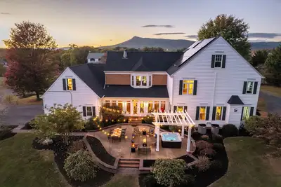 Image de Picturesque and Private near Massanutten, Sleeps 20