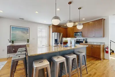 Image de Newly Renovated Charleston Retreat in a Prime Downtown Location