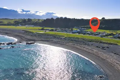 Image de Kiwiana Beach House Ultimate Location Large Secure Section 4 Parking Boat & Dog