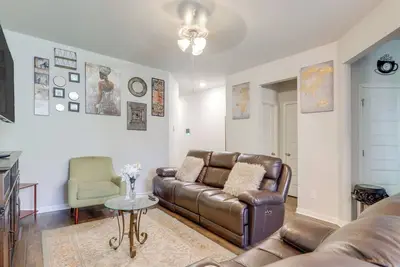 Image de Pets Welcome! Family Townhome w/ Yard in Atlanta