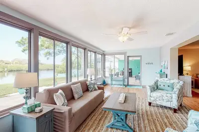 Unique Tropical Waterfront Retreat w/Private Dock, WiFi &Yard